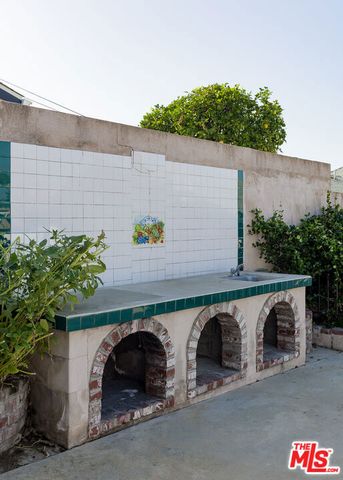 6190 Mesa Avenue, Los Angeles, CA 90042