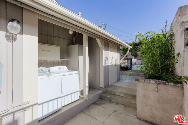 6190 Mesa Avenue, Los Angeles, CA 90042