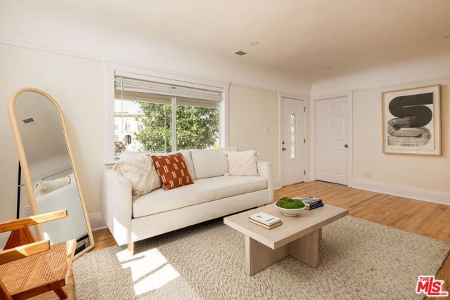 6190 Mesa Avenue, Los Angeles, CA 90042
