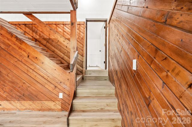 48 Gold Finch Lane, Maggie Valley, NC 28751