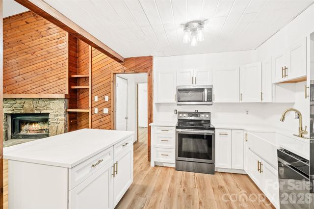 48 Gold Finch Lane, Maggie Valley, NC 28751