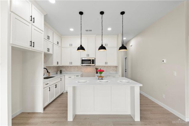 2328 Thornton Avenue, Mission, TX 78574