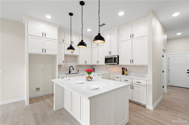 2328 Thornton Avenue, Mission, TX 78574