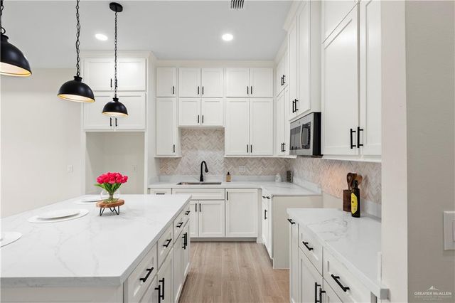 2328 Thornton Avenue, Mission, TX 78574