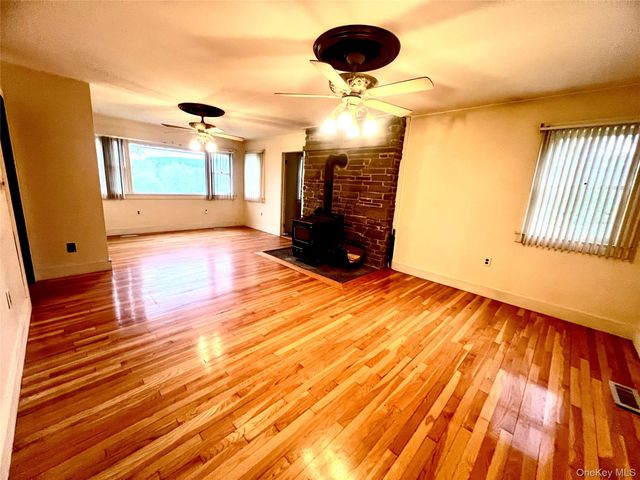 57 Hubbard Road, Bloomingburg, NY 12721