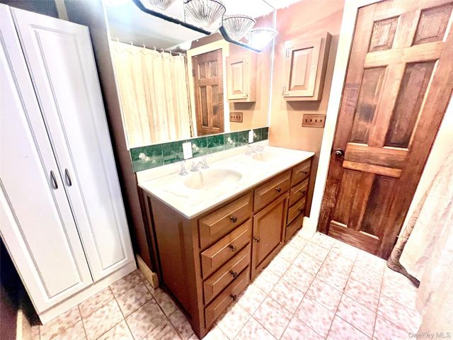57 Hubbard Road, Bloomingburg, NY 12721