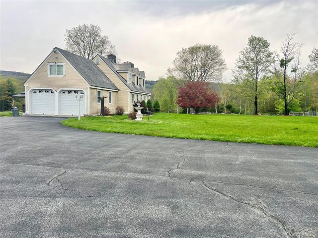 57 Hubbard Road, Bloomingburg, NY 12721