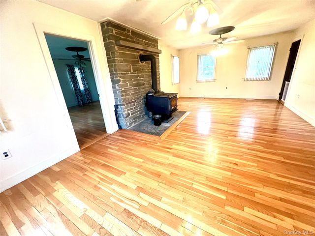 57 Hubbard Road, Bloomingburg, NY 12721