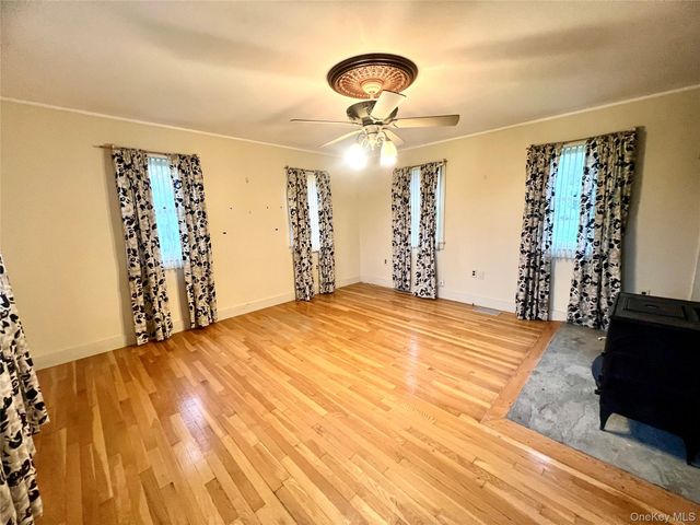 57 Hubbard Road, Bloomingburg, NY 12721