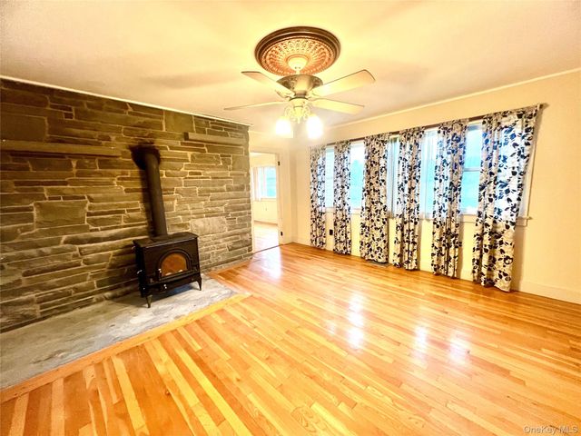 57 Hubbard Road, Bloomingburg, NY 12721