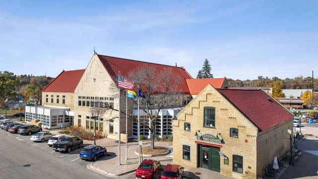 1507 Clover Preserve Way, Chaska, MN 55318