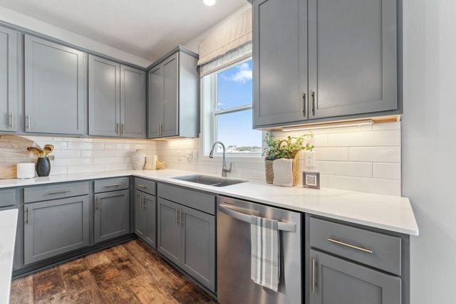 1507 Clover Preserve Way, Chaska, MN 55318