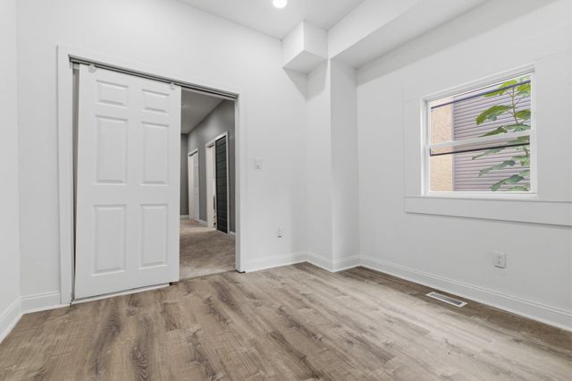 654 N 36TH ST, Philadelphia, PA 19104