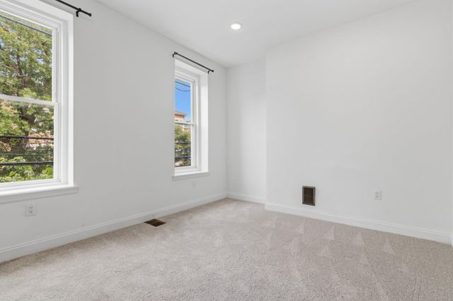 654 N 36TH ST, Philadelphia, PA 19104