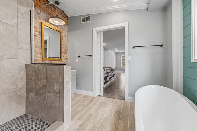 654 N 36TH ST, Philadelphia, PA 19104