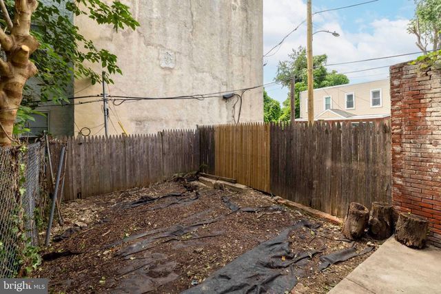 654 N 36TH ST, Philadelphia, PA 19104