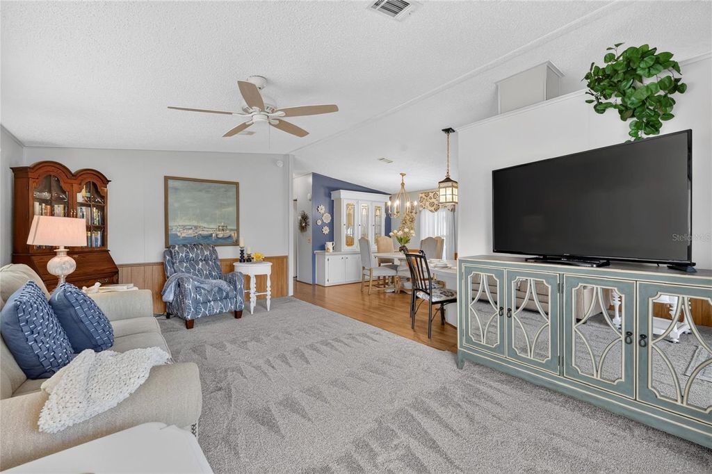 Image 14 of property listing at 572 TAMMI DRIVE, Leesburg, FL 34788