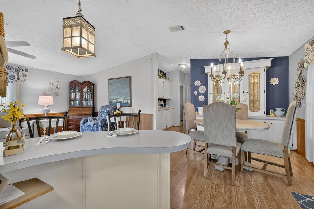 Image 15 of property listing at 572 TAMMI DRIVE, Leesburg, FL 34788
