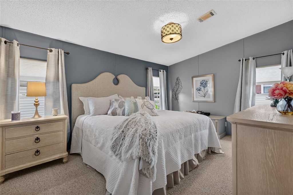 Image 16 of property listing at 572 TAMMI DRIVE, Leesburg, FL 34788