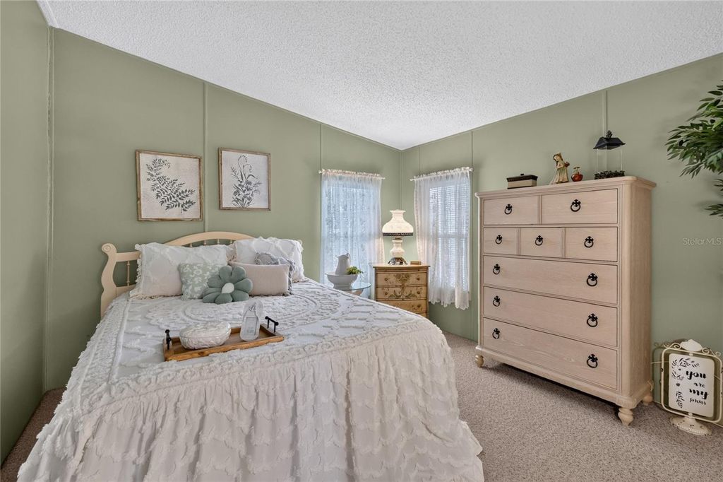 Image 19 of property listing at 572 TAMMI DRIVE, Leesburg, FL 34788