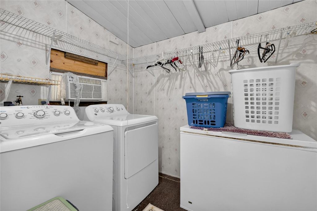 Image 21 of property listing at 572 TAMMI DRIVE, Leesburg, FL 34788