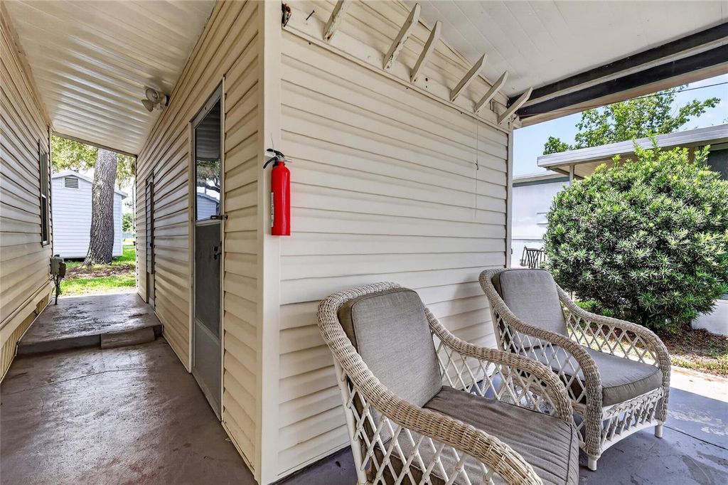 Image 22 of property listing at 572 TAMMI DRIVE, Leesburg, FL 34788