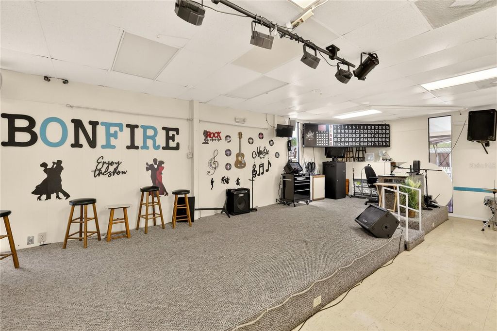 Image 30 of property listing at 572 TAMMI DRIVE, Leesburg, FL 34788