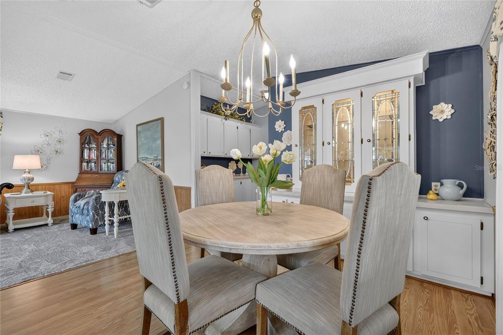 Image 4 of property listing at 572 TAMMI DRIVE, Leesburg, FL 34788
