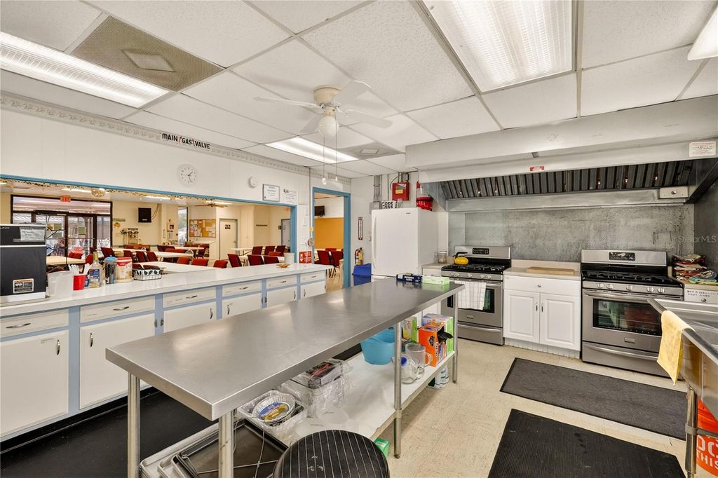 Image 32 of property listing at 572 TAMMI DRIVE, Leesburg, FL 34788