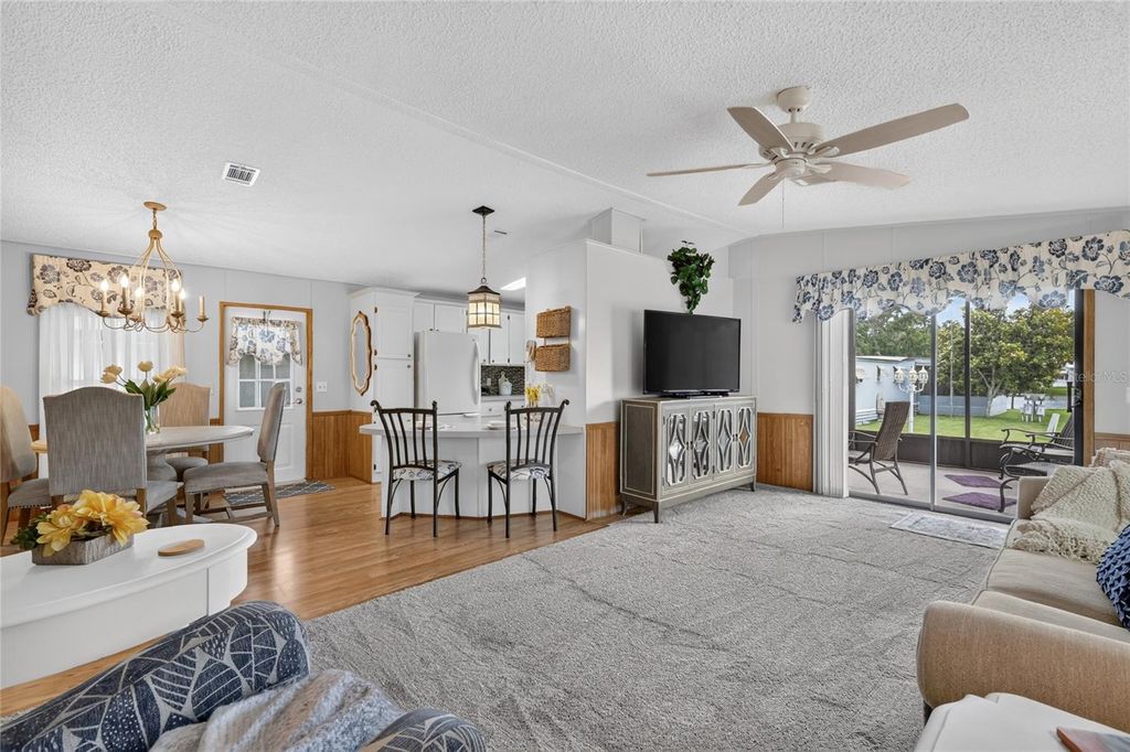 Image 9 of property listing at 572 TAMMI DRIVE, Leesburg, FL 34788
