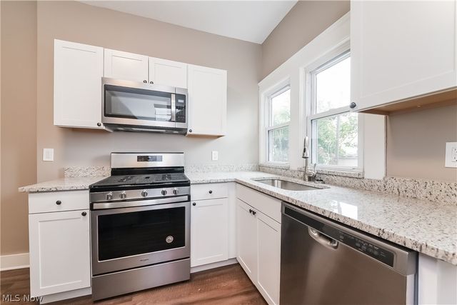 1376 Gladys Avenue, Lakewood, OH 44107