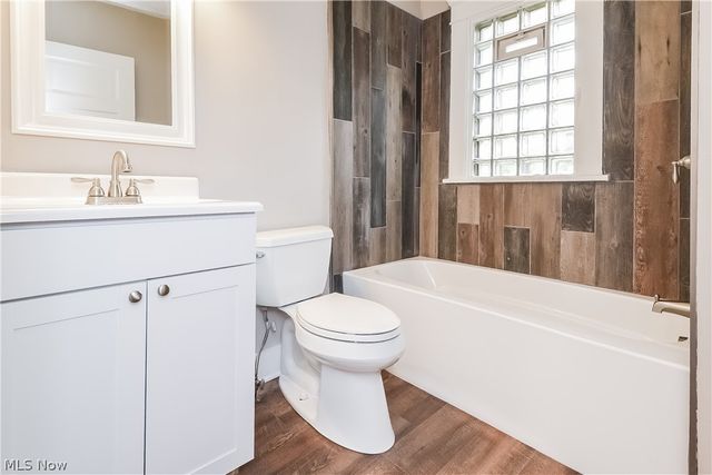 1376 Gladys Avenue, Lakewood, OH 44107