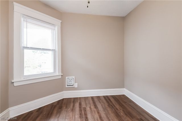 1376 Gladys Avenue, Lakewood, OH 44107