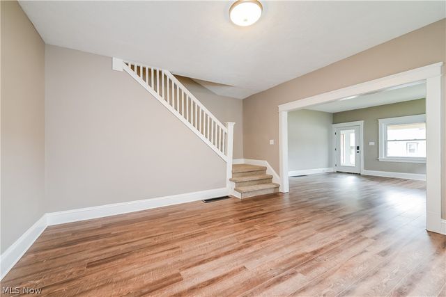 1376 Gladys Avenue, Lakewood, OH 44107