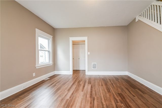1376 Gladys Avenue, Lakewood, OH 44107