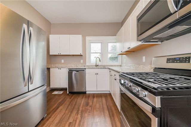 1376 Gladys Avenue, Lakewood, OH 44107