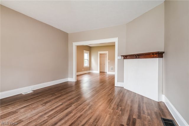 1376 Gladys Avenue, Lakewood, OH 44107