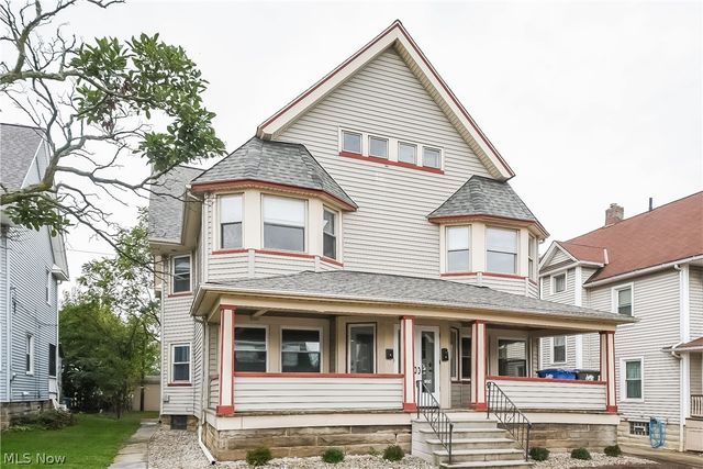 1376 Gladys Avenue, Lakewood, OH 44107