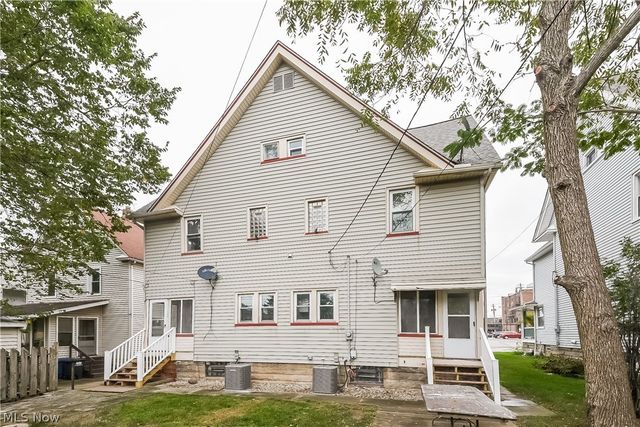 1376 Gladys Avenue, Lakewood, OH 44107