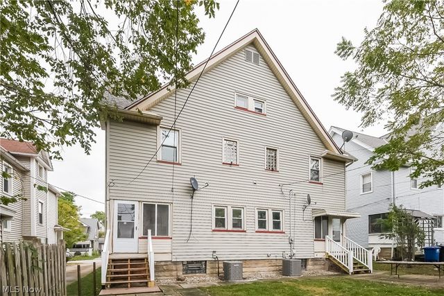 1376 Gladys Avenue, Lakewood, OH 44107