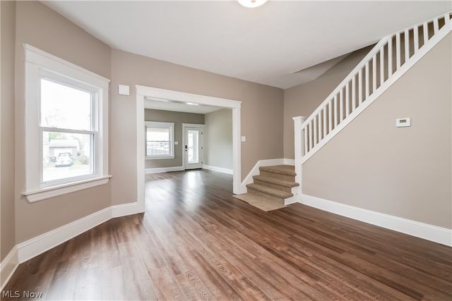 1376 Gladys Avenue, Lakewood, OH 44107