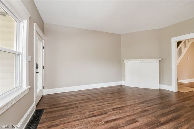 1376 Gladys Avenue, Lakewood, OH 44107