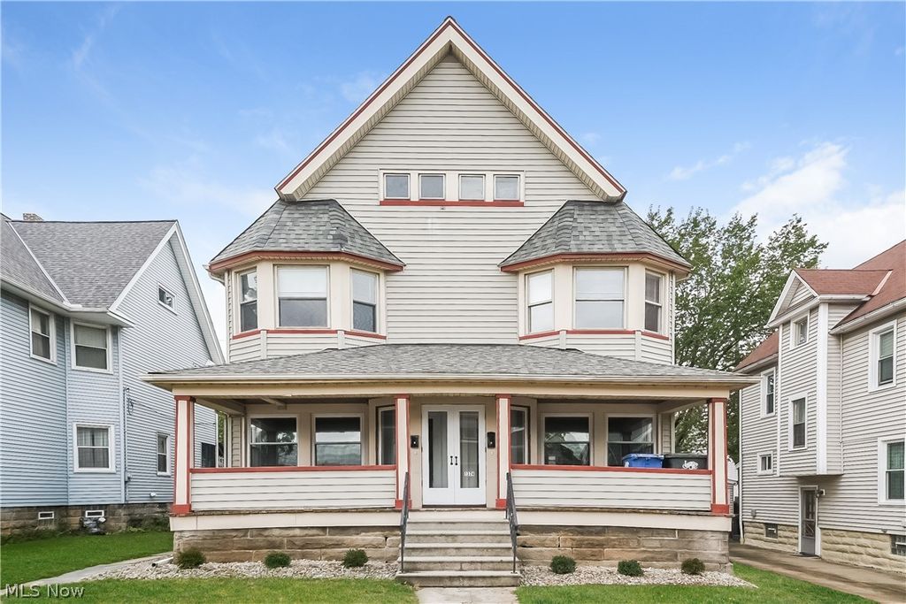 1376 Gladys Avenue, Lakewood, OH 44107