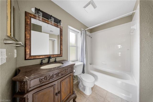 8290 Ibis Club LN 913, Naples, FL 34104