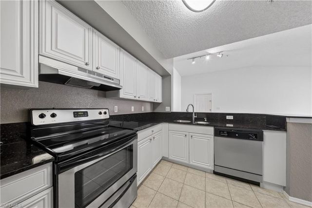 8290 Ibis Club LN 913, Naples, FL 34104