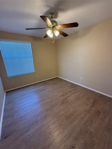 225 Hyltin ST, Hutto, TX 78634