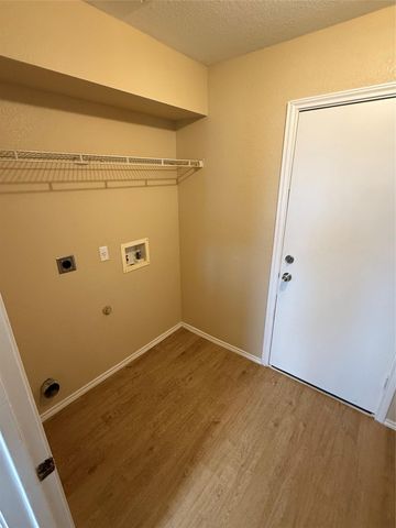 225 Hyltin ST, Hutto, TX 78634