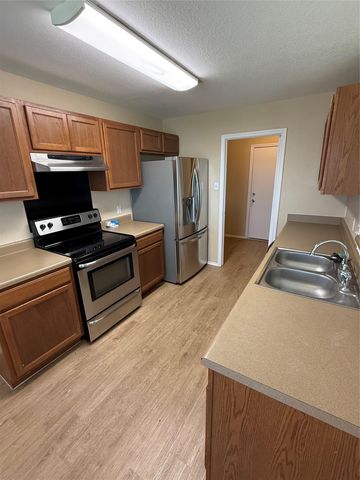 225 Hyltin ST, Hutto, TX 78634