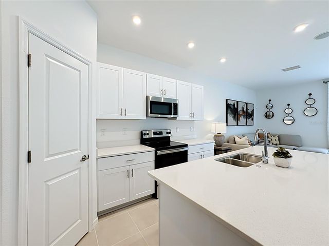 8429 LUNAR SKYE ST, Sarasota, FL 34241