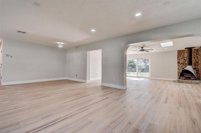 140 89TH AVENUE NE, St Petersburg, FL 33702